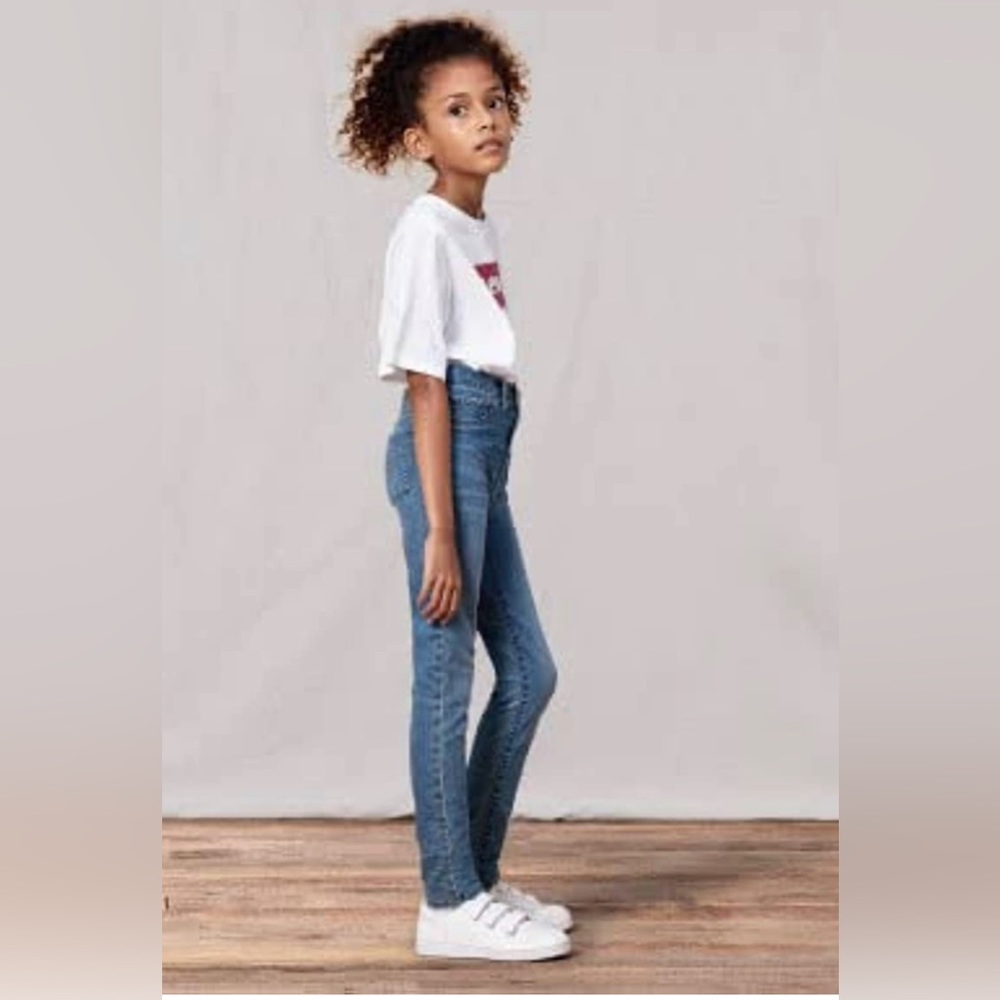 Levi’s Girlfriend Style Jeans, Size 7